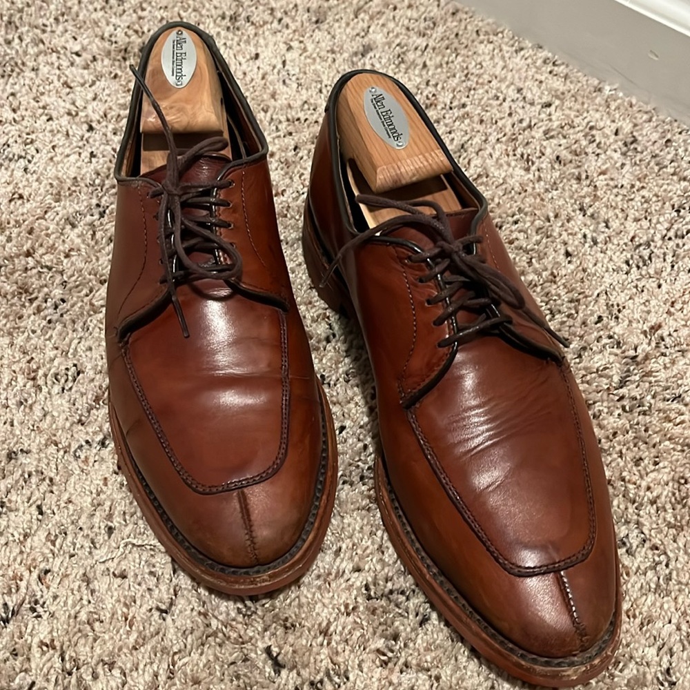Allen Edmunds men’s shoe size 9. Brown leather.